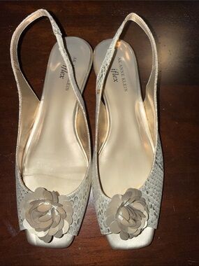 Anne Klein Metallic Beige Floral Slingback Mules